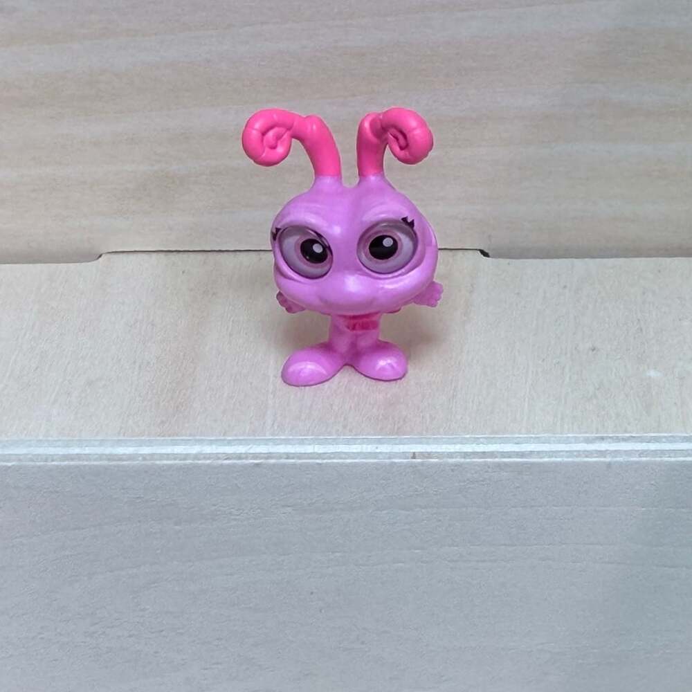 Disney Doorables Dot A Bug's Life Figure Pink